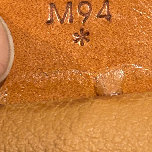 Celine Duffle Bag call out..slight rubbing on edges..Dimensions:17.5W/9inH/7inD - Picture 12 of 16